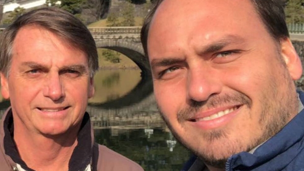 Jair Bolsonaro e o filho, Carlos Bolsonaro | Foto: divulgação