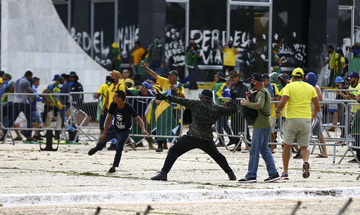 Manifestantes invadiram Congresso, STF e Palácio do Planalto em 8 de janeiro | Foto: Marcelo Camargo/ Agência Brasil