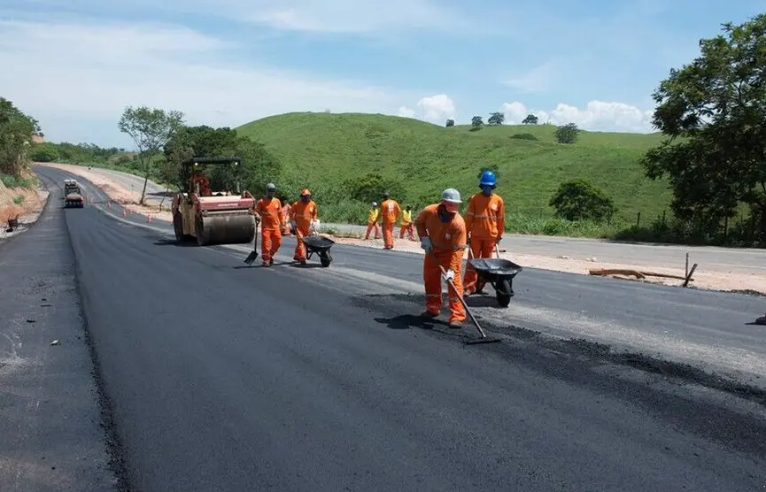obra de infraestrutura em rodovia