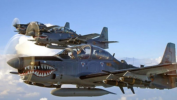 Embraer A-29 Super Tucano nas cores da Força Aérea Colombiana