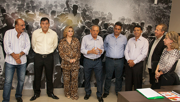 Izídio Alves (PMDB), Clécio Alves (PMEB), Cida Garcês (Solidariedade), Iris Rezende (PMDB), secretário de habitação de Goiânia, Denício Trindade (PMDB),