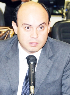 Governador interino Sandoval Cardoso: com a máquina nas mãos / Diretoria de Comunicação