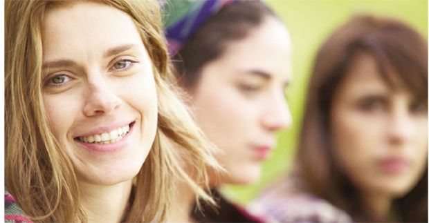 Carolina Dieckmann vive a personagem Lúcia no suspense psicológico brasileiro “Entre Nós”