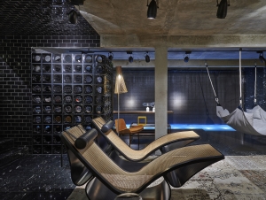 07. Studio I Leo You