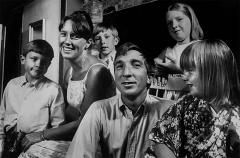 John Updike e a família - Foto: Truman Moore