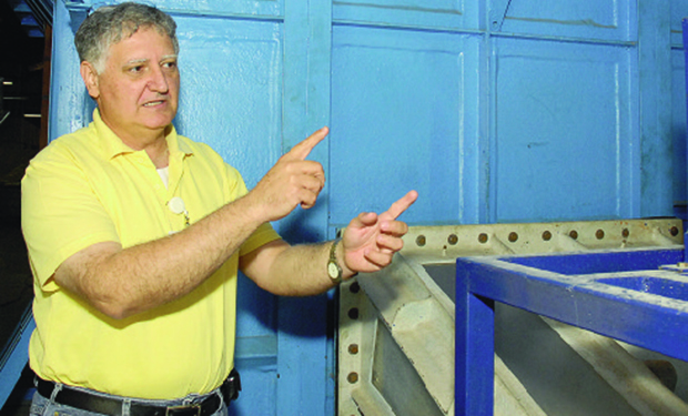 Professor Carlos Barreira Martinez: "O que ocorreu na Celg é parecido com o que está ocorrendo na Petrobrás” / Foto: Chris Okamoto/UFMG