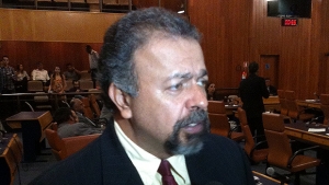 Elias Vaz tem interesse de saber a relevância pública da viagem. Nelcivone Melo, afirmou que prefeitura pagou as diárias e passagens aéras. Foto: Marcello Dantas/Jornal Opção Online