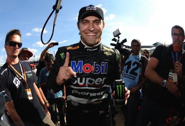 Átila Abreu comemora dia feliz e pole position em Goiânia | Foto: Duda Bairros/Vicar