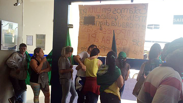 Em Catalão, camponeses protestam contra retirada deles na segunda etapa de projeto habitacional