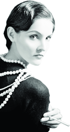 Coco Chanel vivia em sua suíte no Ritz com um alto oficial alemão” | Foto: kristen stewart
