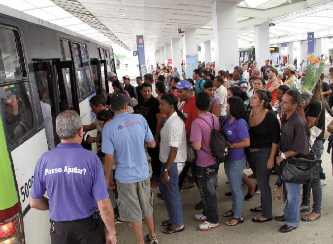 Iris colocou centenas de ônibus novos na rua e reformou terminais. Agora, o problema do transporte é, realmente, uma questão nacional”