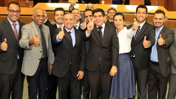 Vereadores da oposição, Bloco Moderado e até da base do prefeito Paulo Garcia comemoram vitória de Anselmo Pereira (PSDB). Tucano promete excelente relação com o Governo de Goiás | Foto: Leorian