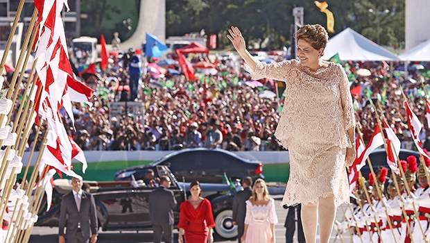 Ao tomar posse para seu segundo mandato presidencial, Dilma não contou com a presença do criador Lula da Silva | Foto: Lula Marques / Fotos Públicas