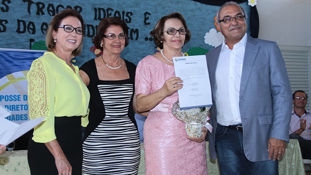 Prefeito Jânio Darrot ao lado da diretora Magda Maria, secretária Eva Eny e primeira-dama Dairdes | Foto: Iris Roberto