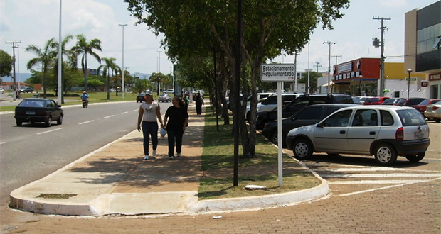 "Não há nenhuma cidade em que a pessoa possa estacionar onde quiser pelo tempo que quiser”, afirma o arquiteto e urbanista