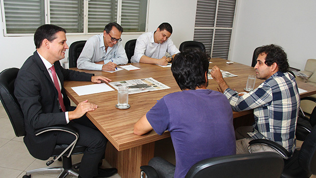 Thiago Peixoto fala à equipe do Jornal Opção: “Precisamos mudar a política de financiamento da educação básica” | Foto: Fernando Leite/Jornal Opção