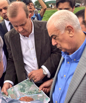 Prefeito Paulo Garcia apresenta projeto das obras para o ministro | Foto: Prefeitura de Goiânia