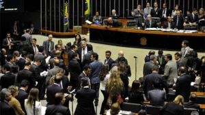 A proposta foi aprovada na comissão por 21 votos a 6 | Foto: Agência Brasil