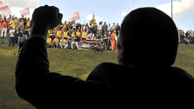 Servidores do Judiciário fizeram protesto em frente ao Senado para pressionar aprovação | Foto: Waldemir Barreto/Agência Senado