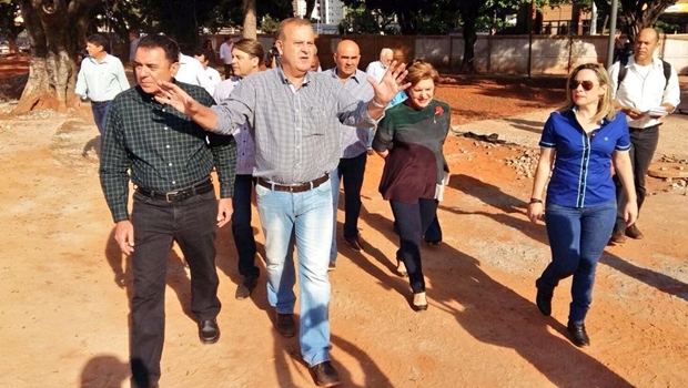 Prefeito Paulo Garcia apresenta obras de requalificação da Praça Cívica | Foto: reprodução / Twitter