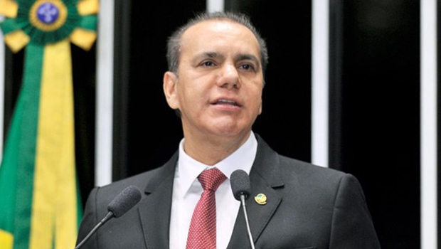 Ataídes Oliveira, do Tocantins: "Governo nada faz nada para superar a crise econômica" | Foto: Waldemir Barreto