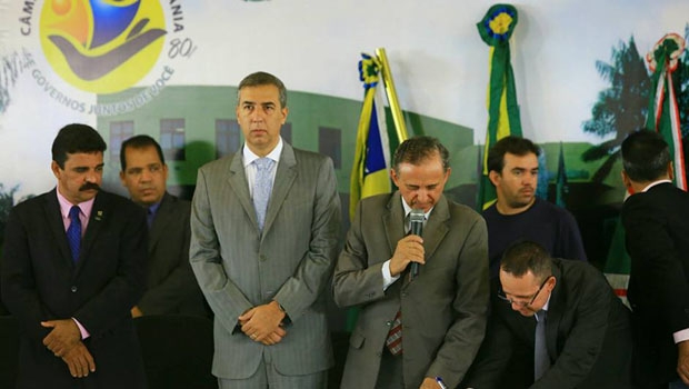 Anselmo Pereira, ao microfone, e José Eliton | Foto: Divulgação