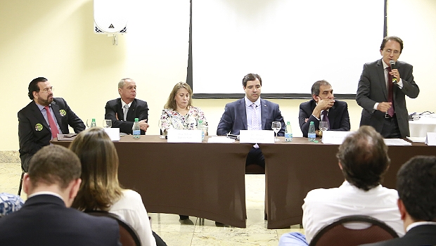 Aldo Arantes (dir), secretário da Comissão Especial de Mobilização da Reforma Política | Divulgação