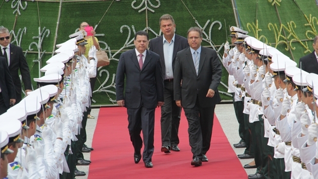 Governadores de Goiás e do Tocantins antes do início do Fórum | Foto: Marco Monteiro