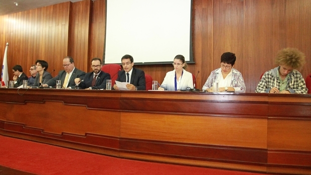 Mesa com os convidados do debate da OAB | Foto: Leoiran