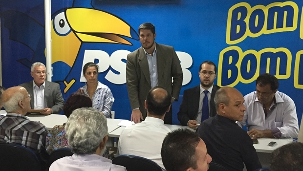 Rafael Lousa e a mesa diretora da executiva do PSDB Metropolitano | Foto: Alexandre Parrode