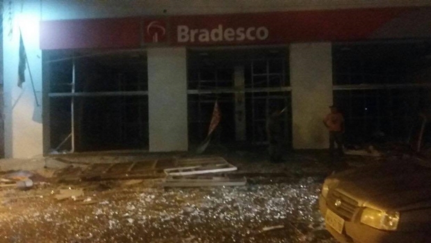 Agência do Bradesco depois da explosão de caixas eletrônicos | Foto: Reprodução/Twitter
