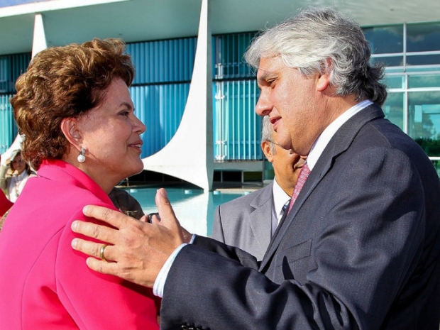 Delcídio do Amaral alx_delcidio-e-dilma-divulgacao-pr_original