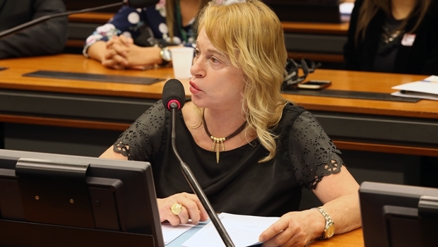 Deputada federal Magda Mofatto (PR) disse que ainda não é possível saber se os votos favoráveis à abertura do processo de impeachment estão abaixo ou acima do mínimo necessário | Foto: Thyago Marcel/Câmara dos Deputados