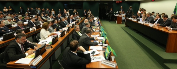 Reunião da comissão especial do impeachment começou na terça-feira e só terminou no sábado | Foto: Lula Marques/ Agência PT