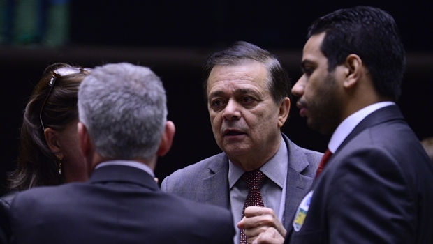 Jovair Arantes conversa com parlamentares na Casa | Foto: Luis Macedo / Agência Câmara