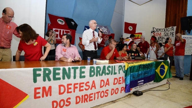 No Auditório da Faculdade de Direito, reitor da UFG abriu plenária, que antecedeu ato contra o impeachment da presidente | Foto: Divulgação/UFG