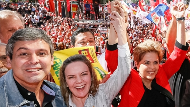 Senadores Lindbergh Farias e Gleisi Hoffmann com a presidente Dilma Rousseff, todos do PT | Foto: Roberto Parizotti/ CUT