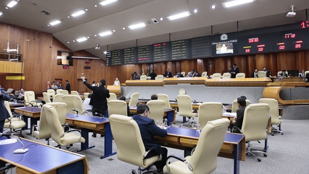 Vereadores derrubam veto do prefeito sobre criação de gabinete militar na Câmara - Jornal Opção
