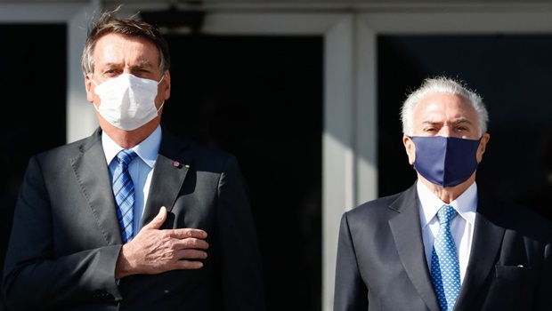 Presidente Jair Bolsonaro foi buscar o ex-presidente Michel Temer (MDB), que entende como formar aliança com o Congresso, para liderar a missão de ajuda brasileira em Beirute, no Líbano | Foto: Alan Santos/PR