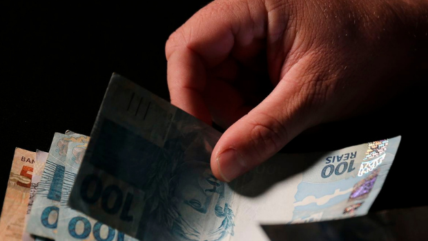 Negociações salariais ficam abaixo da inflação em abril, mostra Fipe