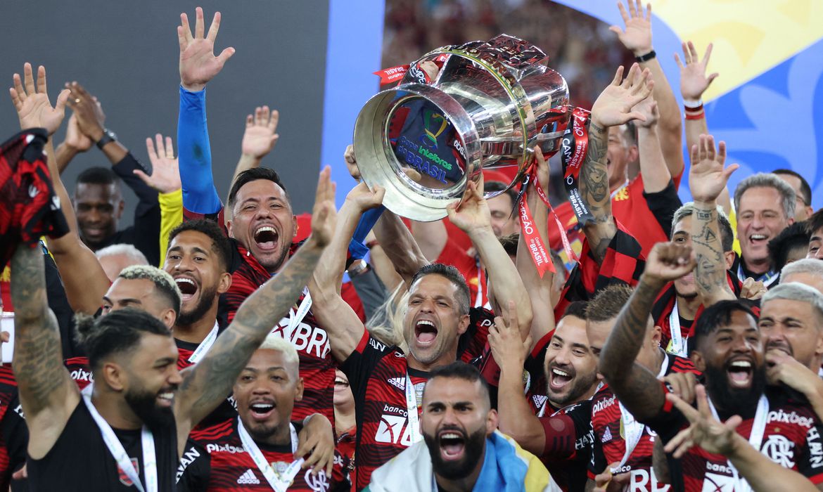 Flamengo foi superior ao Corinthians no primeiro jogo da final