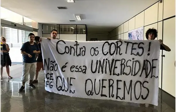 ufg-cortes-mec-educação-copa-do-mundo