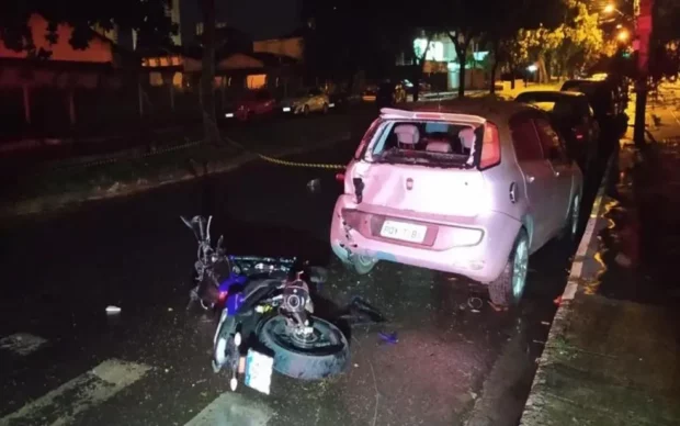 Motociclista colide em carro em Goiânia | Foto: PM-GO
