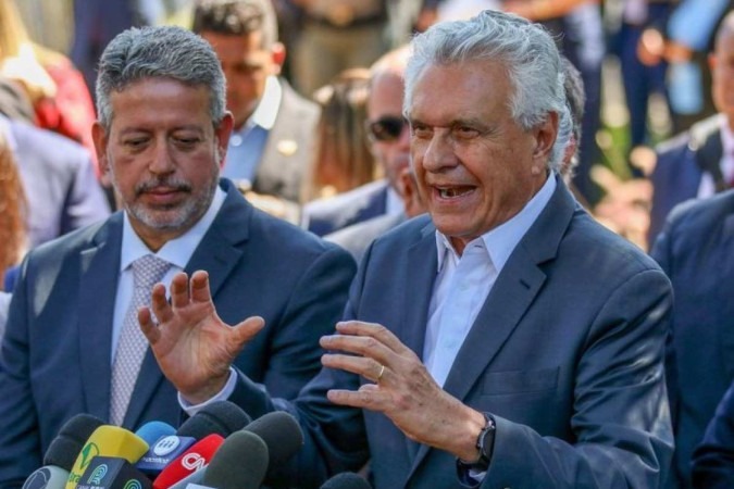 Ronaldo Caiado dá entrevista com Arthur Lira ao lado: opostos na reforma tributária | Foto: Agência Brasil
