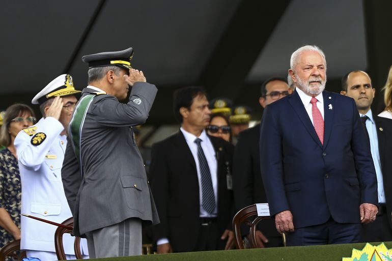 Brasília (DF), 19/04/2023 - Os comandantes das Forças Armadas e o presidente Luiz Inácio Lula da Silva durante cerimônia comemorativa do Dia do Exército, no Quartel-General do Exército, em Brasília | Foto: Marcelo Camargo/Agência Brasil