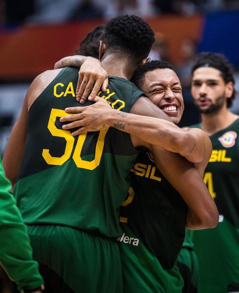 Brasil vence o Canadá em partida heroica e segue vivo na Copa do Mundo de  Basquete