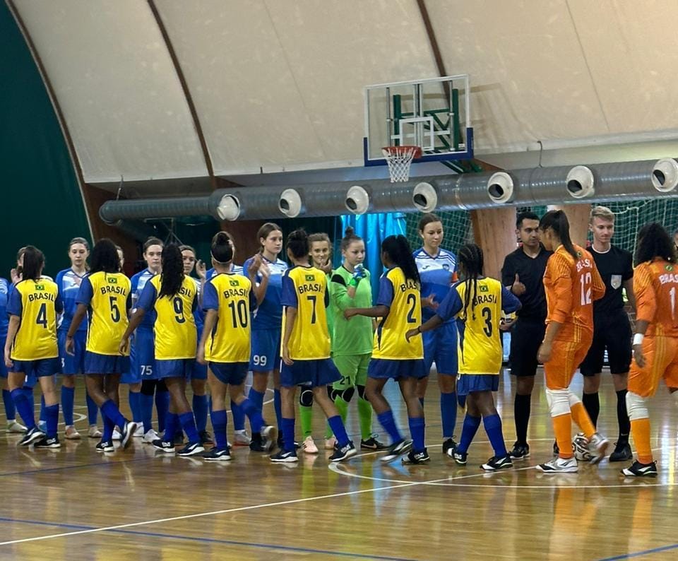 Estudantes goianos participam de Campeonato Mundial Escolar de Futsal, na  Sérvia - Casa Civil