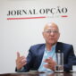 Professor Alcides em entrevista ao Jornal Opção | Fotoa: LeoIran