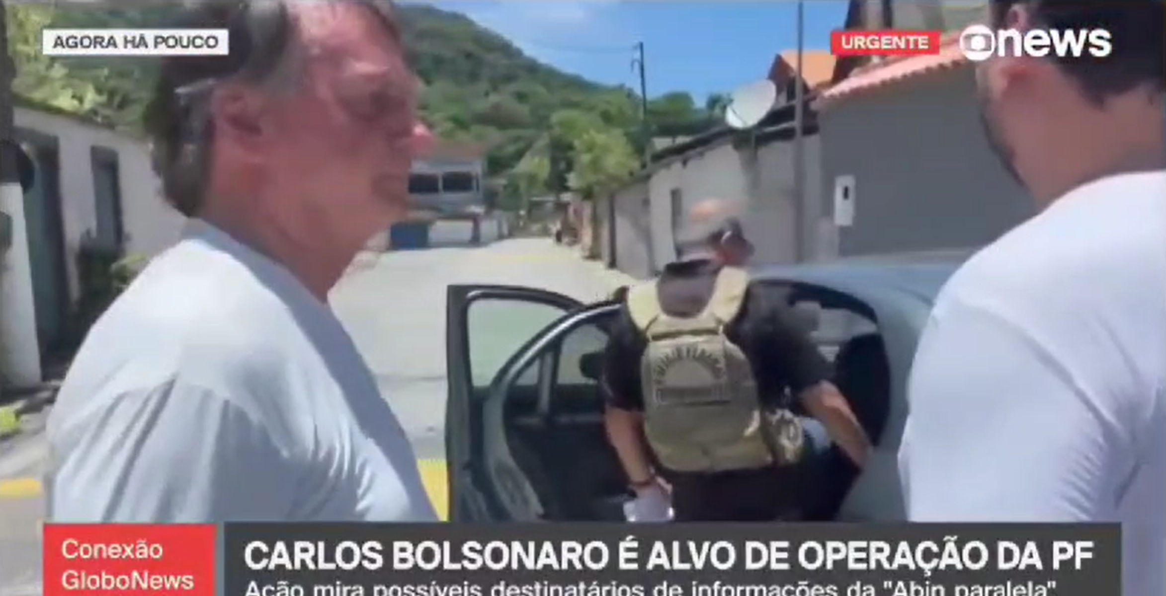 Vídeo: veja o momento em que Jair Bolsonaro e Carlos acompanham buscas da PF