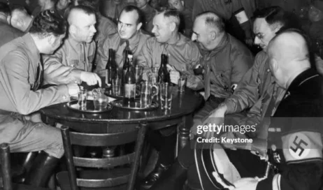 24 fevereiro - Nazistas na cervejaria